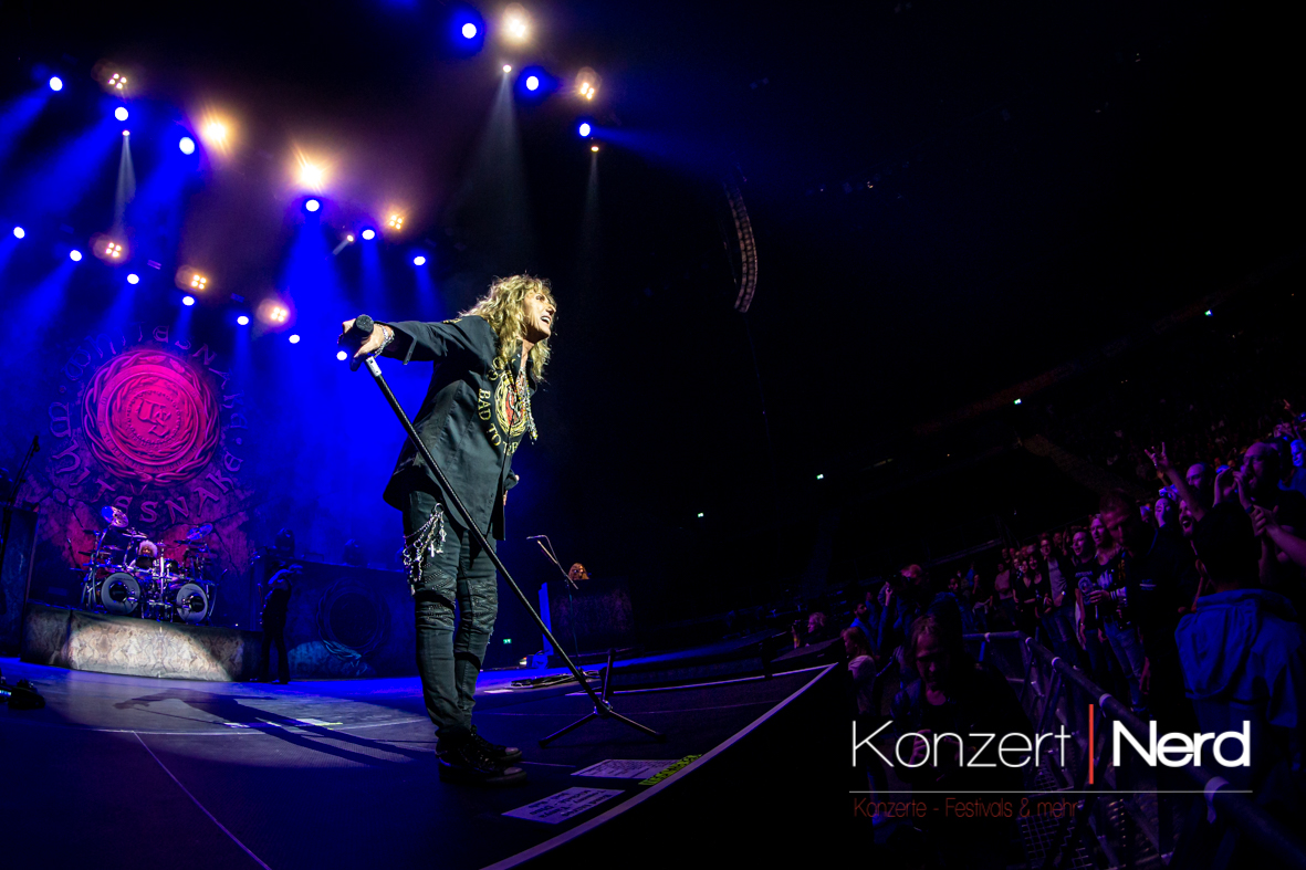 Whitesnake auf ihrer Farewell Tour in der Rudolf-Weber-Arena Oberhausen. David Coverdale, Whitesnake, Farewell Tour 2022, Oberhausen, 27.05.2022