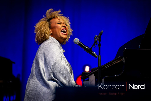 Emeli Sandé am Freitag Abend (12.07.2024) beim 25. Fantastival im Dinslakener Burgtheater.