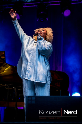 Emeli Sandé am Freitag Abend (12.07.2024) beim 25. Fantastival im Dinslakener Burgtheater.