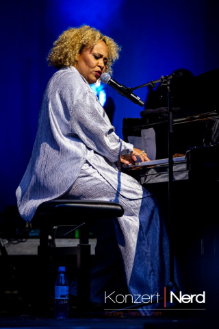 Emeli Sandé am Freitag Abend (12.07.2024) beim 25. Fantastival im Dinslakener Burgtheater.