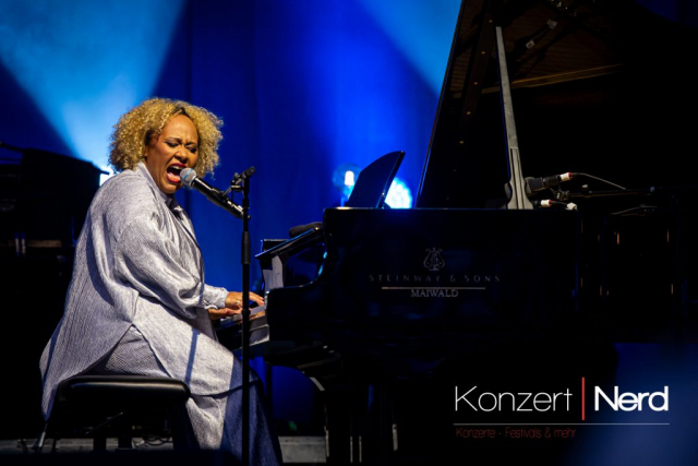 Emeli Sandé am Freitag Abend (12.07.2024) beim 25. Fantastival im Dinslakener Burgtheater.