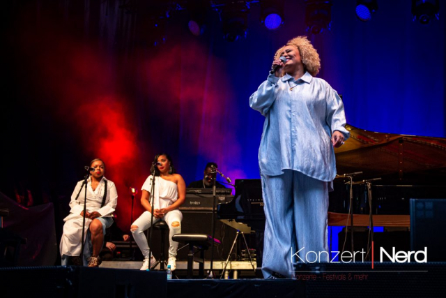 Emeli Sandé am Freitag Abend (12.07.2024) beim 25. Fantastival im Dinslakener Burgtheater.