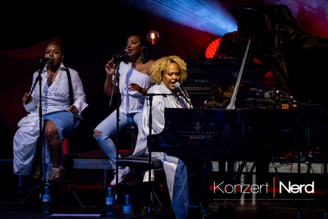 Emeli Sandé am Freitag Abend (12.07.2024) beim 25. Fantastival im Dinslakener Burgtheater.
