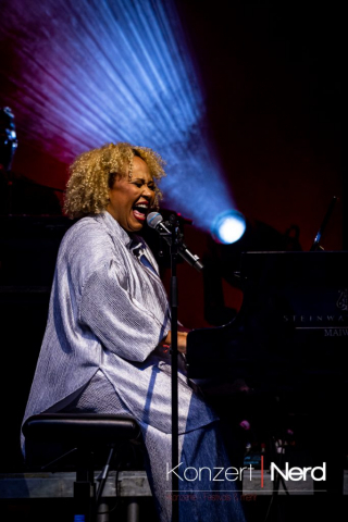 Emeli Sandé am Freitag Abend (12.07.2024) beim 25. Fantastival im Dinslakener Burgtheater.