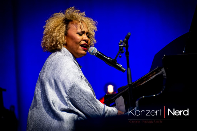 Emeli Sandé am Freitag Abend (12.07.2024) beim 25. Fantastival im Dinslakener Burgtheater.
