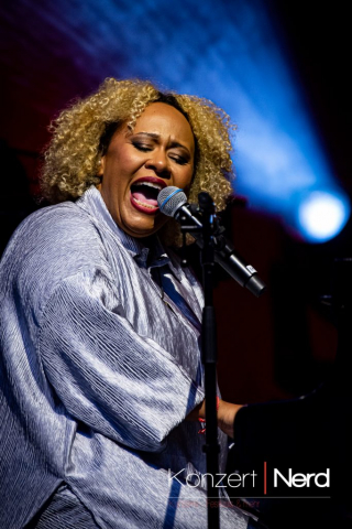 Emeli Sandé am Freitag Abend (12.07.2024) beim 25. Fantastival im Dinslakener Burgtheater.