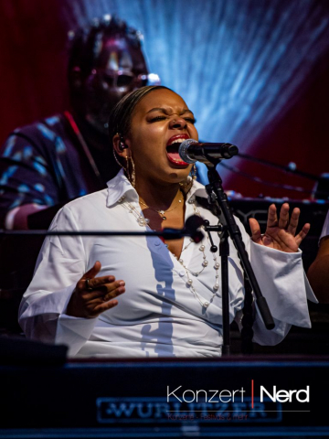 Emeli Sandé am Freitag Abend (12.07.2024) beim 25. Fantastival im Dinslakener Burgtheater.