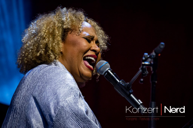 Emeli Sandé am Freitag Abend (12.07.2024) beim 25. Fantastival im Dinslakener Burgtheater.
