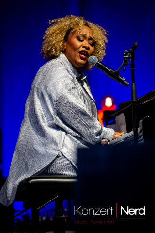 Emeli Sandé am Freitag Abend (12.07.2024) beim 25. Fantastival im Dinslakener Burgtheater.