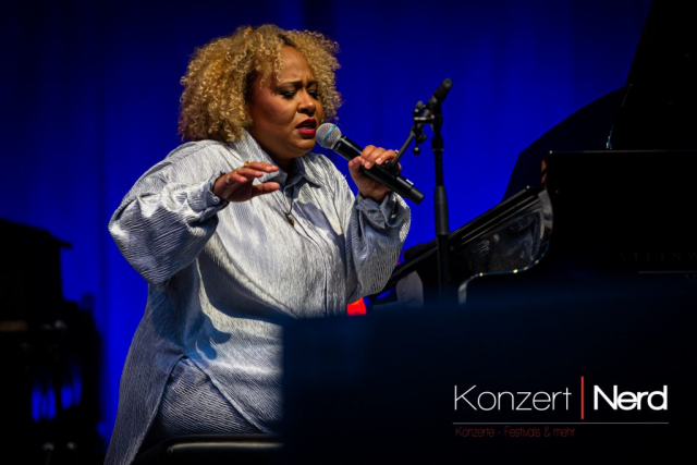 Emeli Sandé am Freitag Abend (12.07.2024) beim 25. Fantastival im Dinslakener Burgtheater.