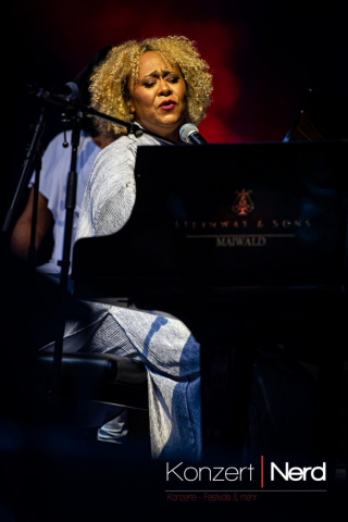Emeli Sandé am Freitag Abend (12.07.2024) beim 25. Fantastival im Dinslakener Burgtheater.