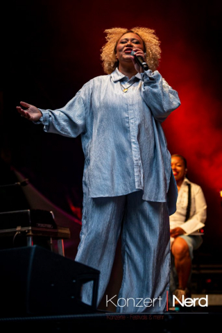 Emeli Sandé am Freitag Abend (12.07.2024) beim 25. Fantastival im Dinslakener Burgtheater.