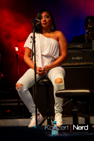 Emeli Sandé am Freitag Abend (12.07.2024) beim 25. Fantastival im Dinslakener Burgtheater.