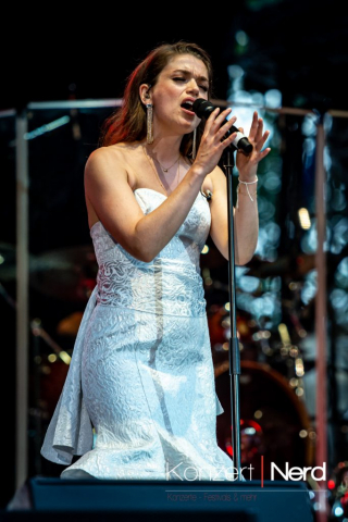 Die Sommernacht des Musicals beim 25. Fantastival im Dinslaken Burgtheater. Am 20.07.2024 waren Aisata Blackman, Oedo Kuipers, Nienke Latten, Jan Ammann und Mae Ann Jorolan mit dabei.