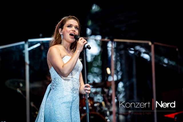 Die Sommernacht des Musicals beim 25. Fantastival im Dinslaken Burgtheater. Am 20.07.2024 waren Aisata Blackman, Oedo Kuipers, Nienke Latten, Jan Ammann und Mae Ann Jorolan mit dabei.