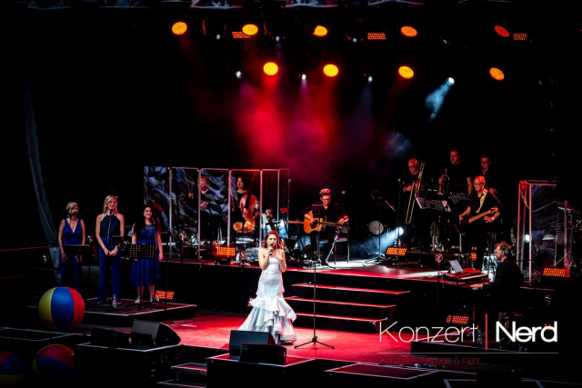 Die Sommernacht des Musicals beim 25. Fantastival im Dinslaken Burgtheater. Am 20.07.2024 waren Aisata Blackman, Oedo Kuipers, Nienke Latten, Jan Ammann und Mae Ann Jorolan mit dabei.