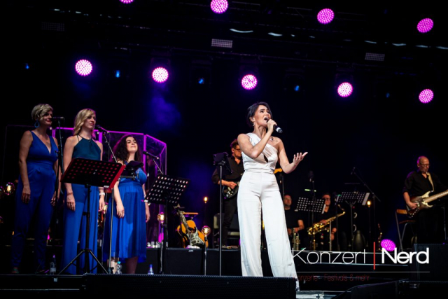 Die Sommernacht des Musicals beim 25. Fantastival im Dinslaken Burgtheater. Am 20.07.2024 waren Aisata Blackman, Oedo Kuipers, Nienke Latten, Jan Ammann und Mae Ann Jorolan mit dabei.