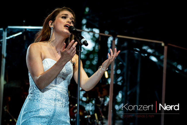 Die Sommernacht des Musicals beim 25. Fantastival im Dinslaken Burgtheater. Am 20.07.2024 waren Aisata Blackman, Oedo Kuipers, Nienke Latten, Jan Ammann und Mae Ann Jorolan mit dabei.