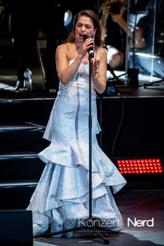 Die Sommernacht des Musicals beim 25. Fantastival im Dinslaken Burgtheater. Am 20.07.2024 waren Aisata Blackman, Oedo Kuipers, Nienke Latten, Jan Ammann und Mae Ann Jorolan mit dabei.