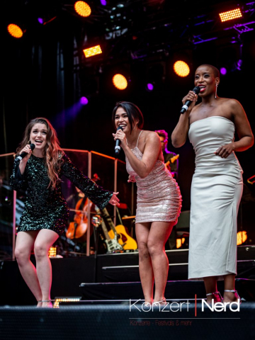 Die Sommernacht des Musicals beim 25. Fantastival im Dinslaken Burgtheater. Am 20.07.2024 waren Aisata Blackman, Oedo Kuipers, Nienke Latten, Jan Ammann und Mae Ann Jorolan mit dabei.
